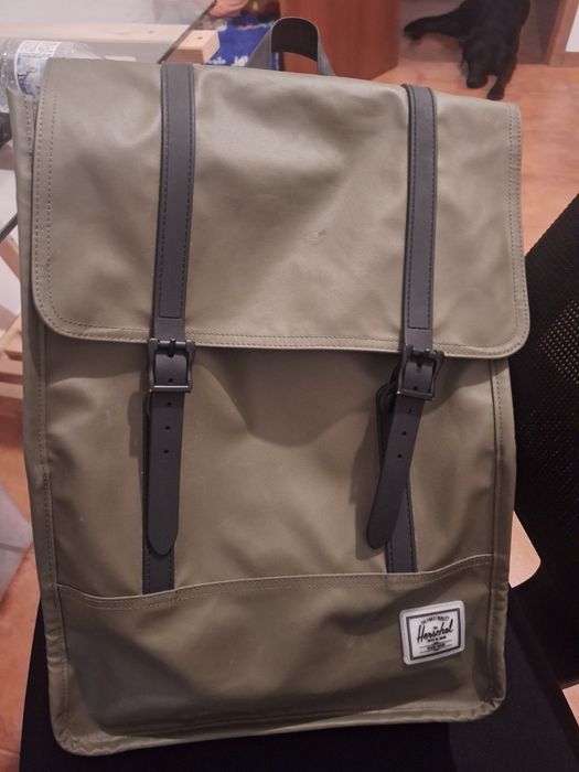 Vendo mochila Herschel impermeavel