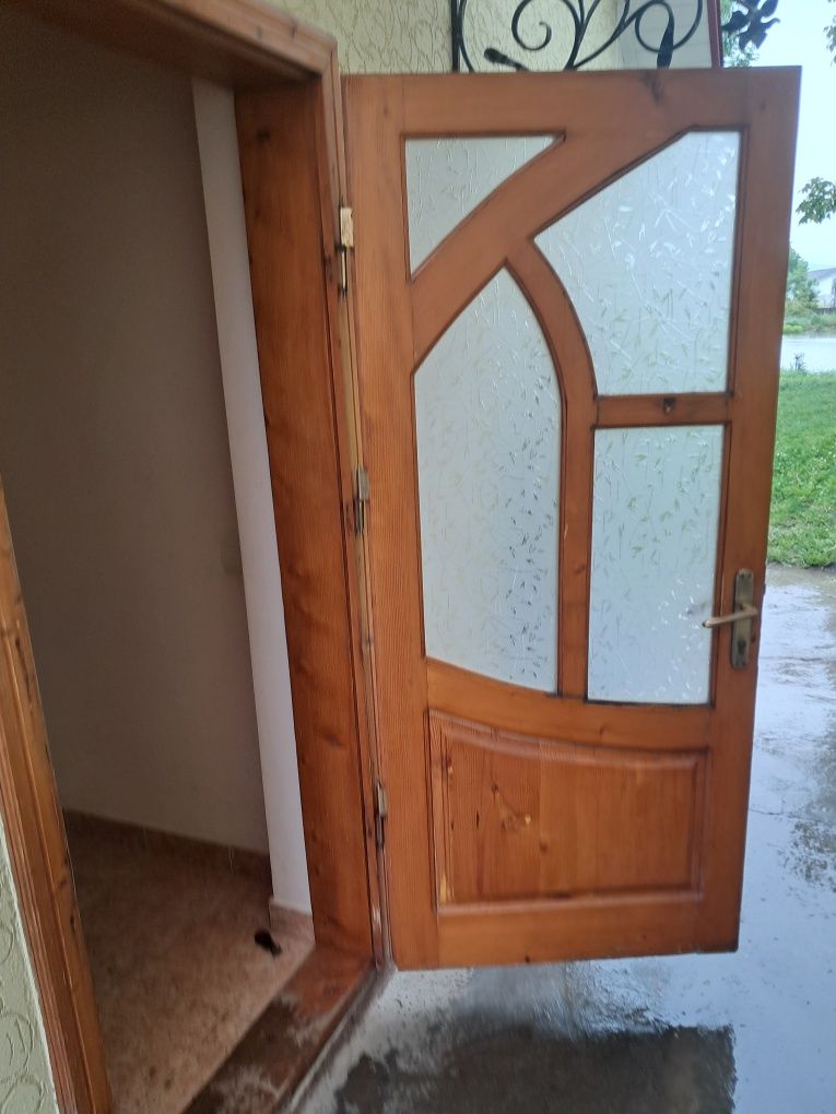 Продам.     двері