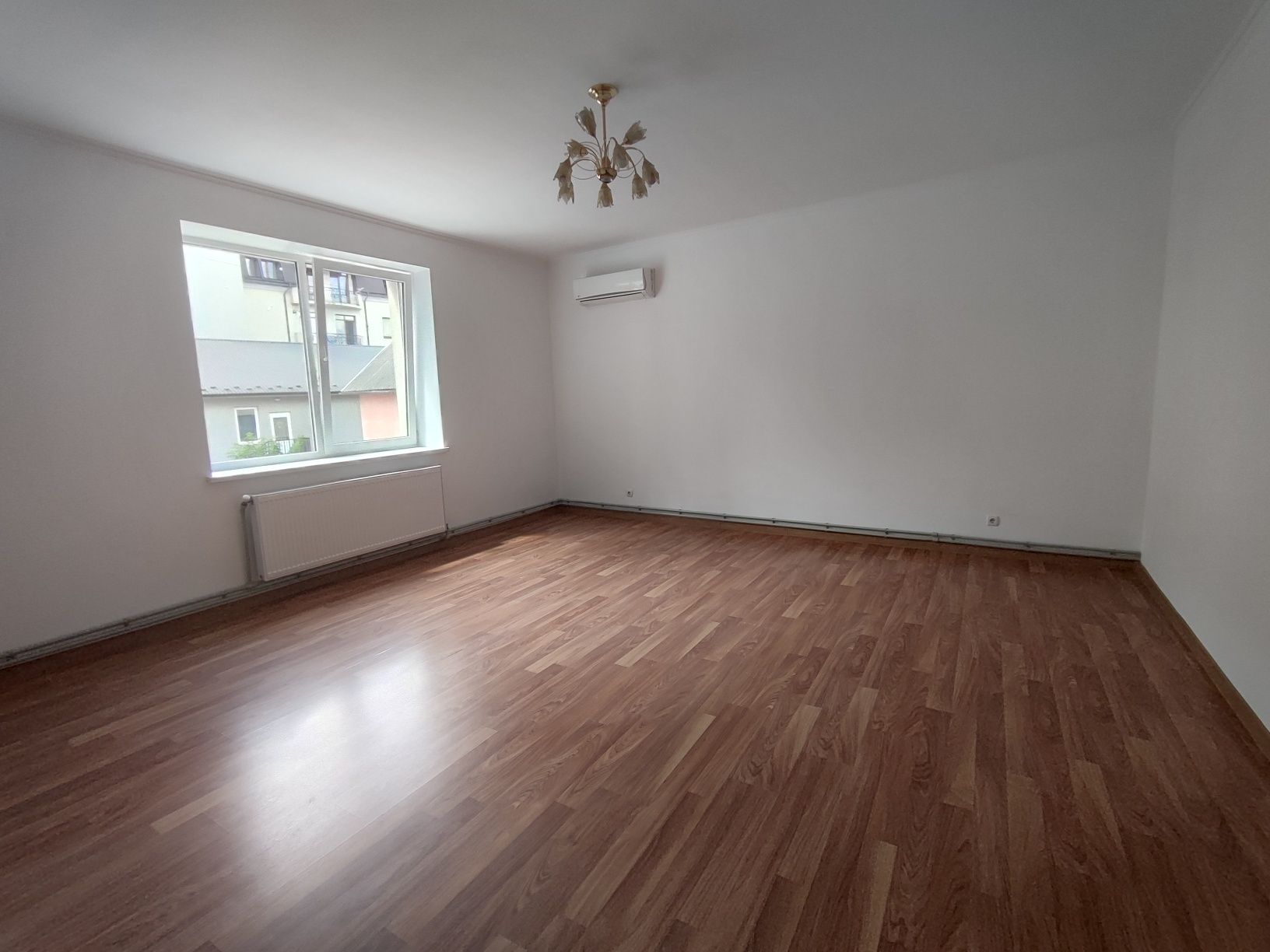 Продам квартиру  3 кімнатну