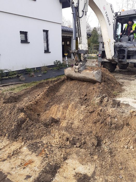 Koparko - ładowarka Równanie Niwelacja Wykopy wyrywanie drogi place