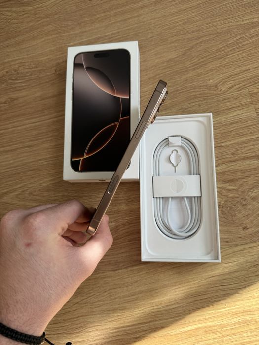 Iphone 16 pro max de 256gb com fatura e garantia ( Como Novo)