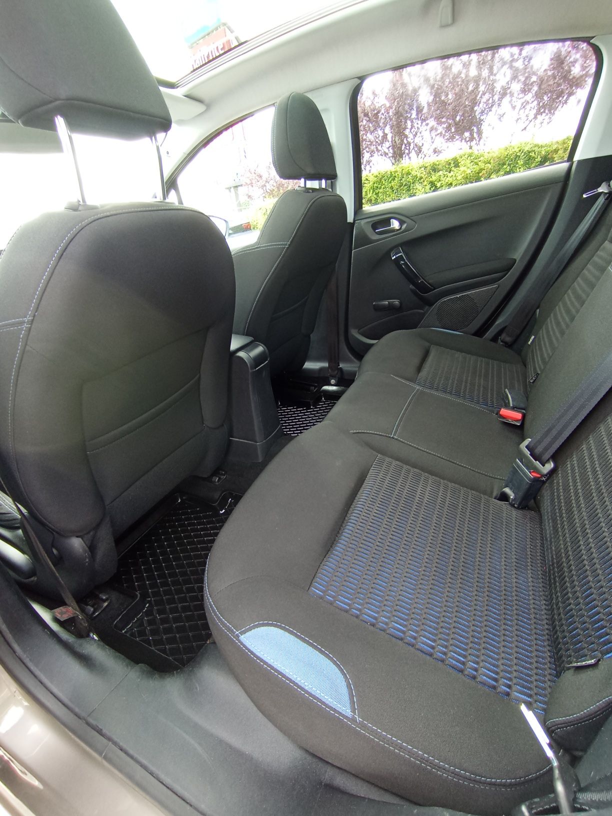 Peugeot 208 allure 2013 rok