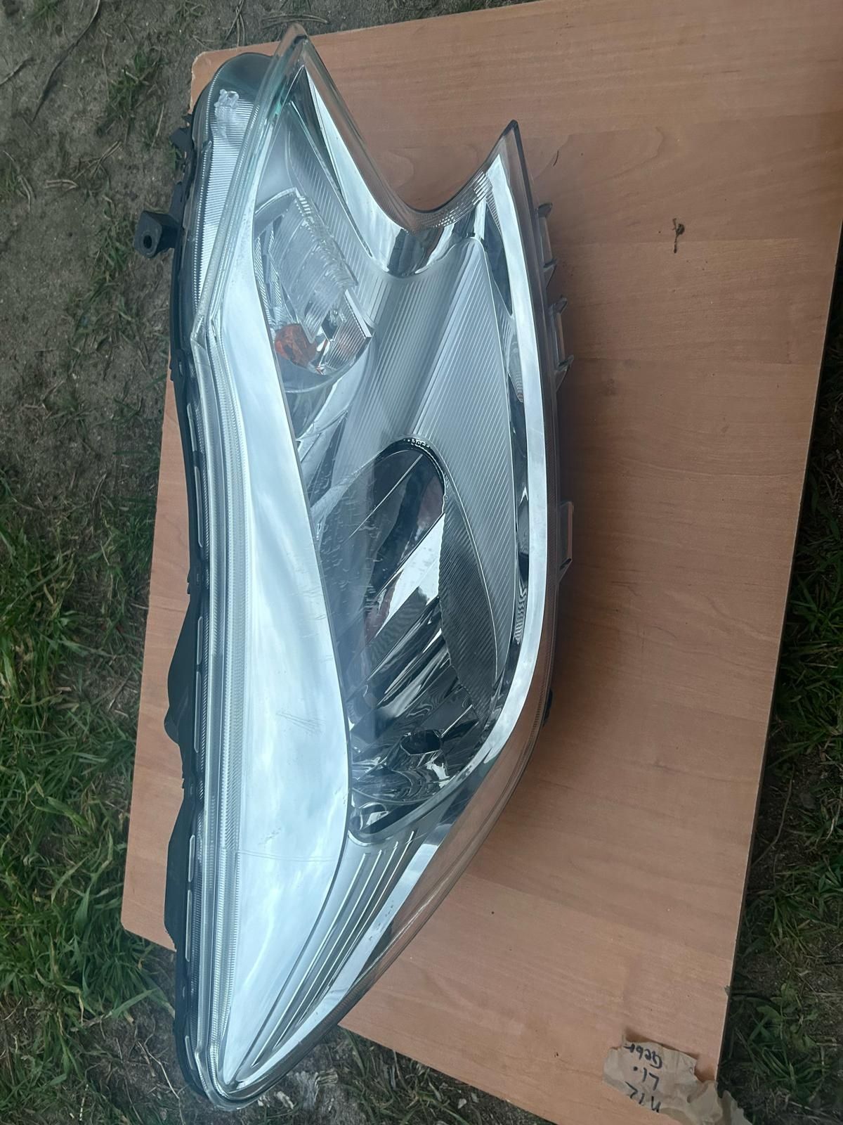 Nissan Note E12 II 12-17r Lampa przód przednia prawa