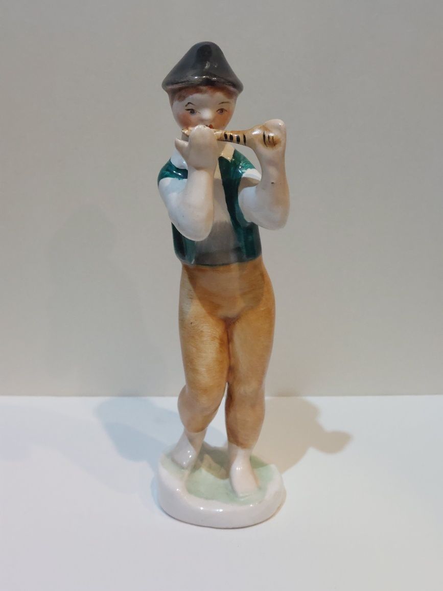 Figurka Węgry Herend ? Budapest ? Chłopiec z fletem porcelana