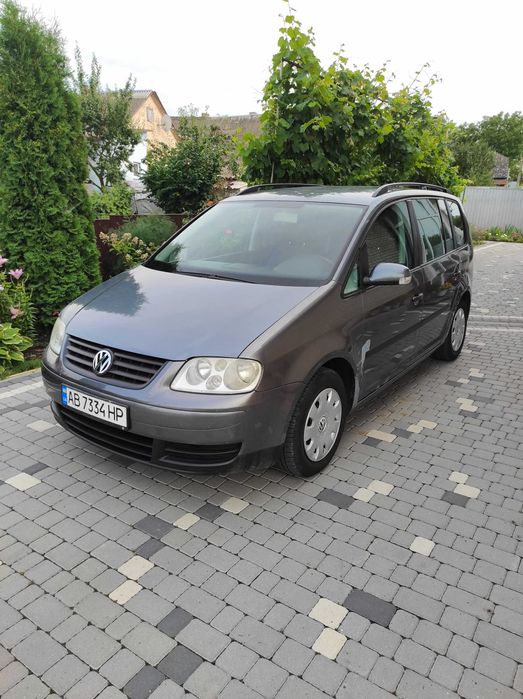 Продам автомобіль Volkswagen Touran 2004 року