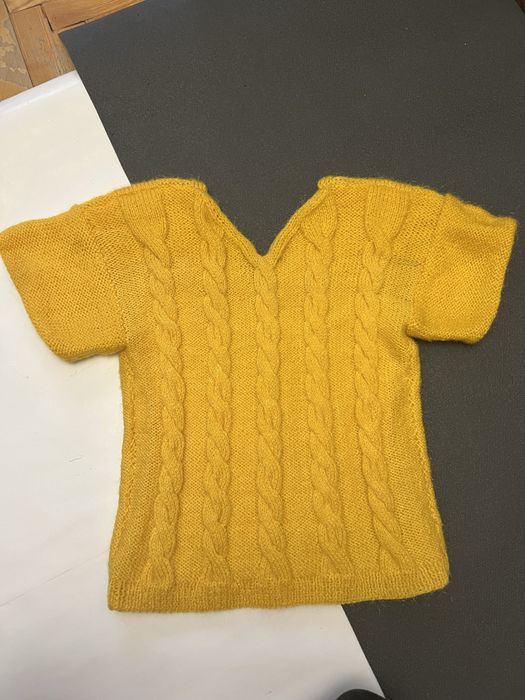 Светр жіночий жовтий з коротким рукавом