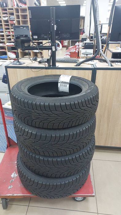 Почти новая зимняя резина