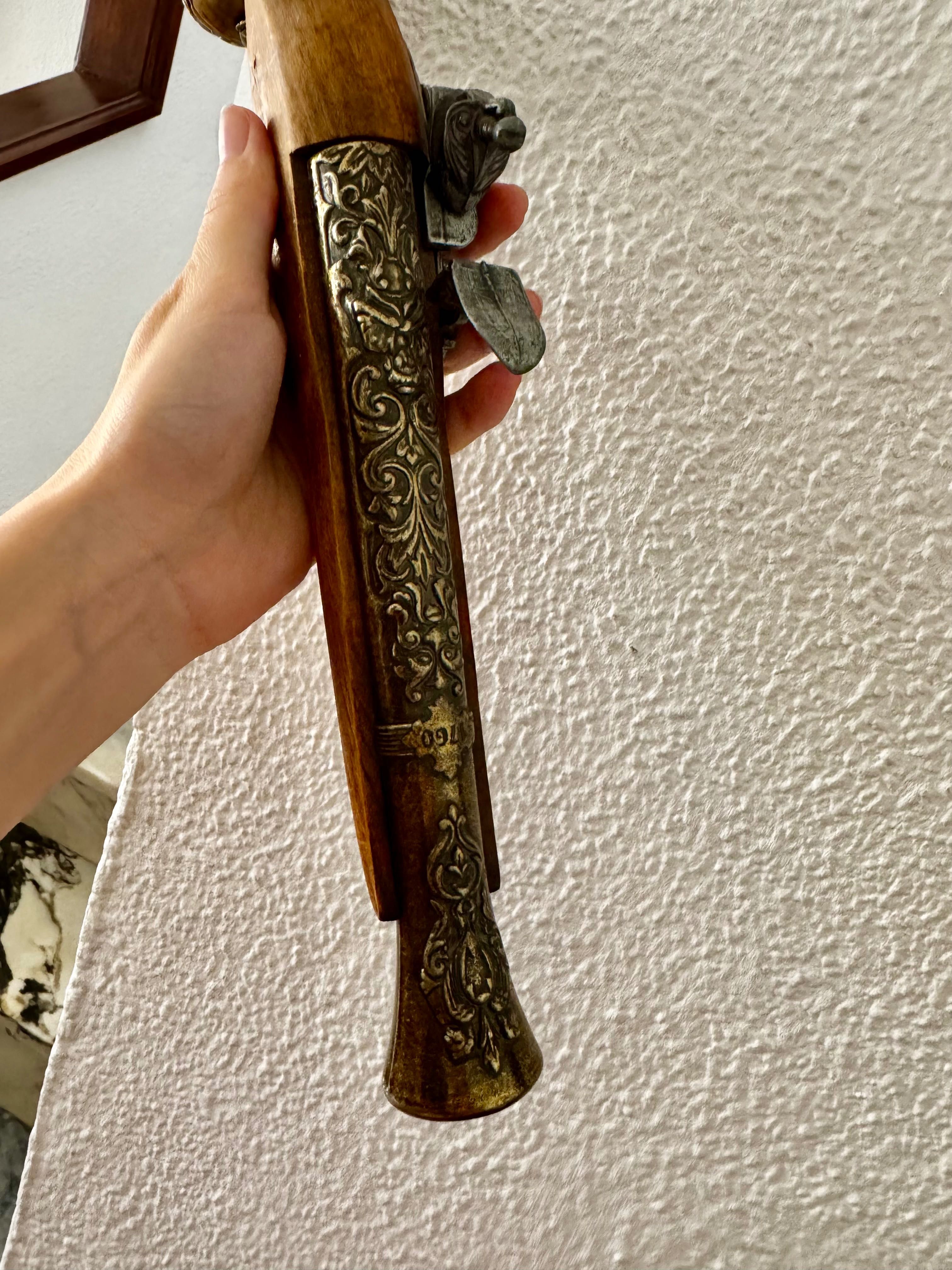 Réplica de Pistola antiga decorativa
