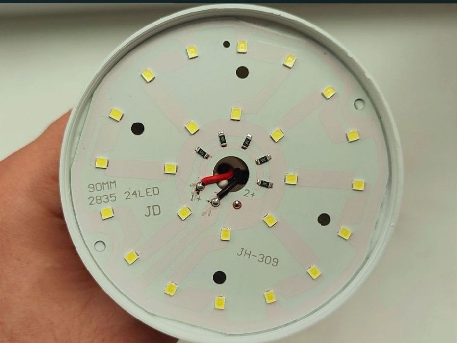 Лампа 12 вольт з проводом і клешнями