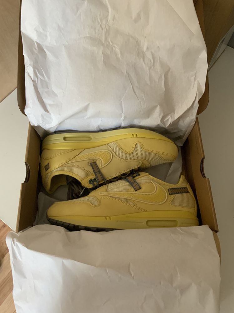 Travis Scott x Nike Air max 1 „Saturn Gold”