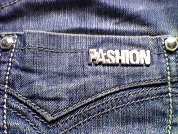 Аккуратная джинсовая юбка.