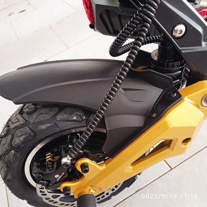 Trotinete eletrica, 11' - 2 motores, 2400W, 23 Ah - Nova, 0 Km.