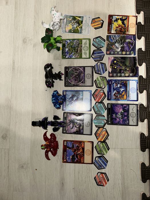 Bakugan - фігурки бакугани з картками та фішками