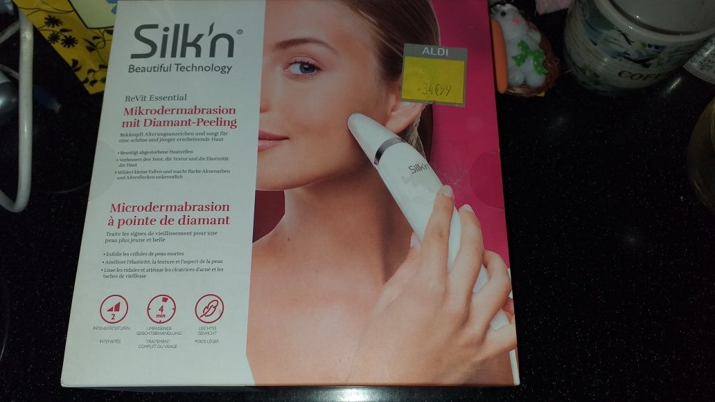 Продам очищающий пристрій для обличчя з ефектом пилінгу.
Revit Silk'n