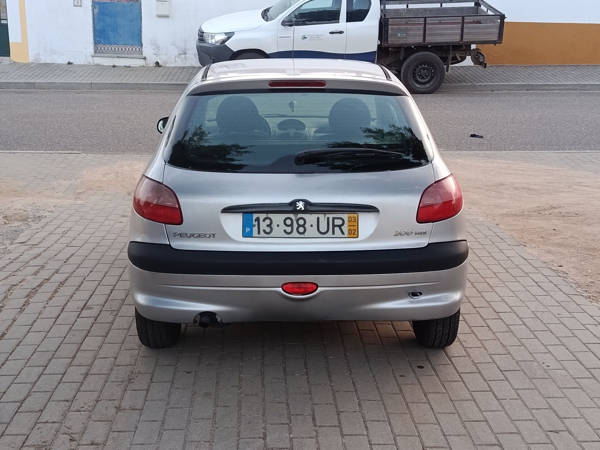 Vendo ou troco Peugeot 206 1.4 HDi 2 lugares com AC 2003-03 bom estado