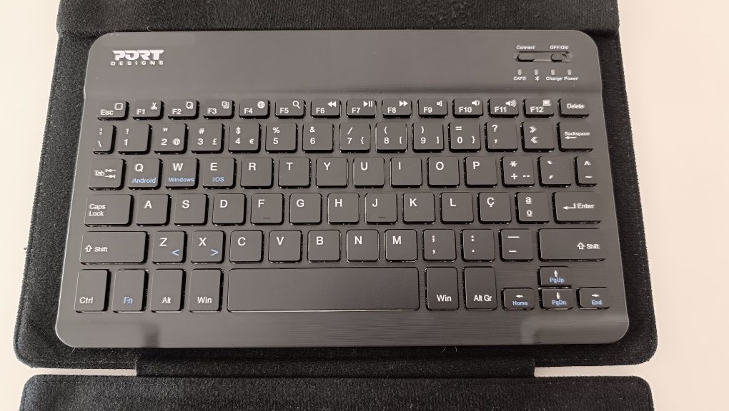 Capa com Teclado para  iPad e tablets 9" e 10.1"