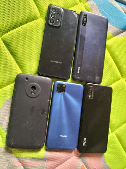 Todos telemóvel pegam porém todos com a tela partida só mente isso