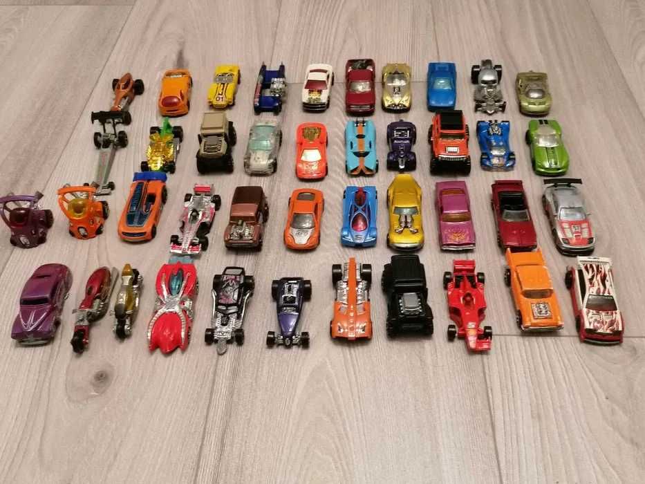 samochodziki Hot Wheels 42sztuki