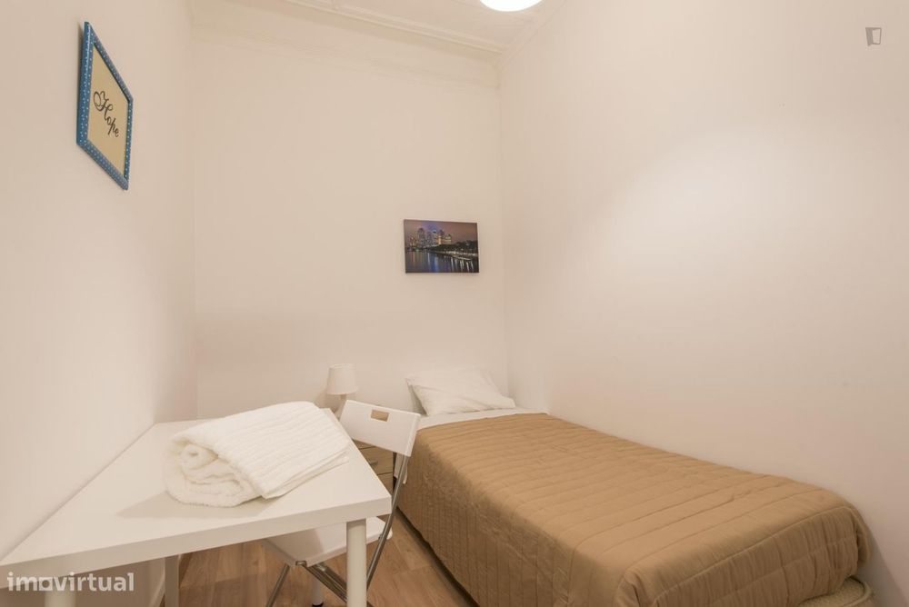 49784 - Quarto com cama de solteiro em...