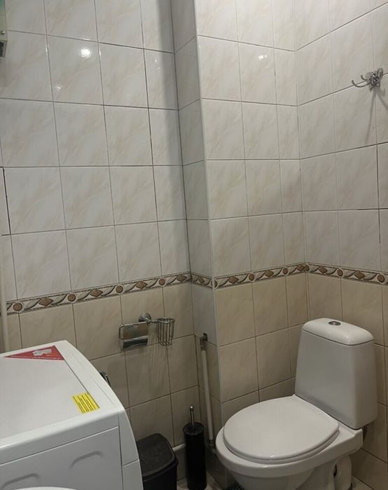 3- комн. 67 м. кв. Сталинка. С. Нигояна. Возле метро.