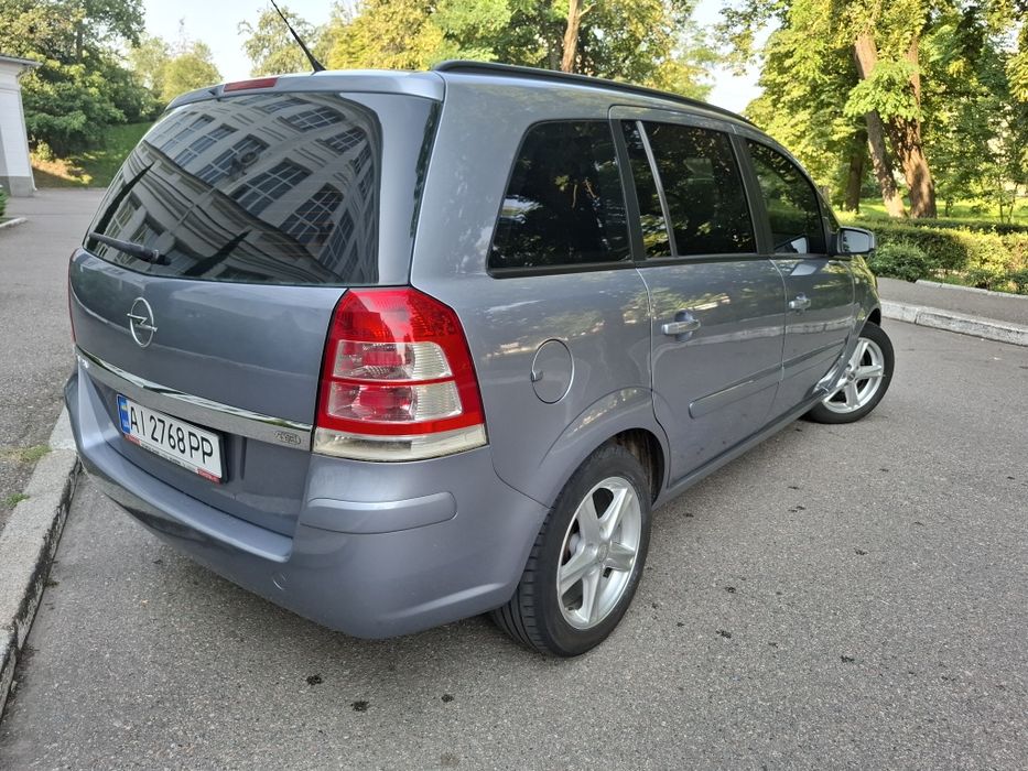 Opel Zafira в рідній фарбі, 7 місна
