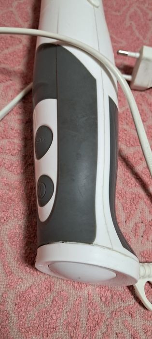 Міксер  для збивання чи змішування.