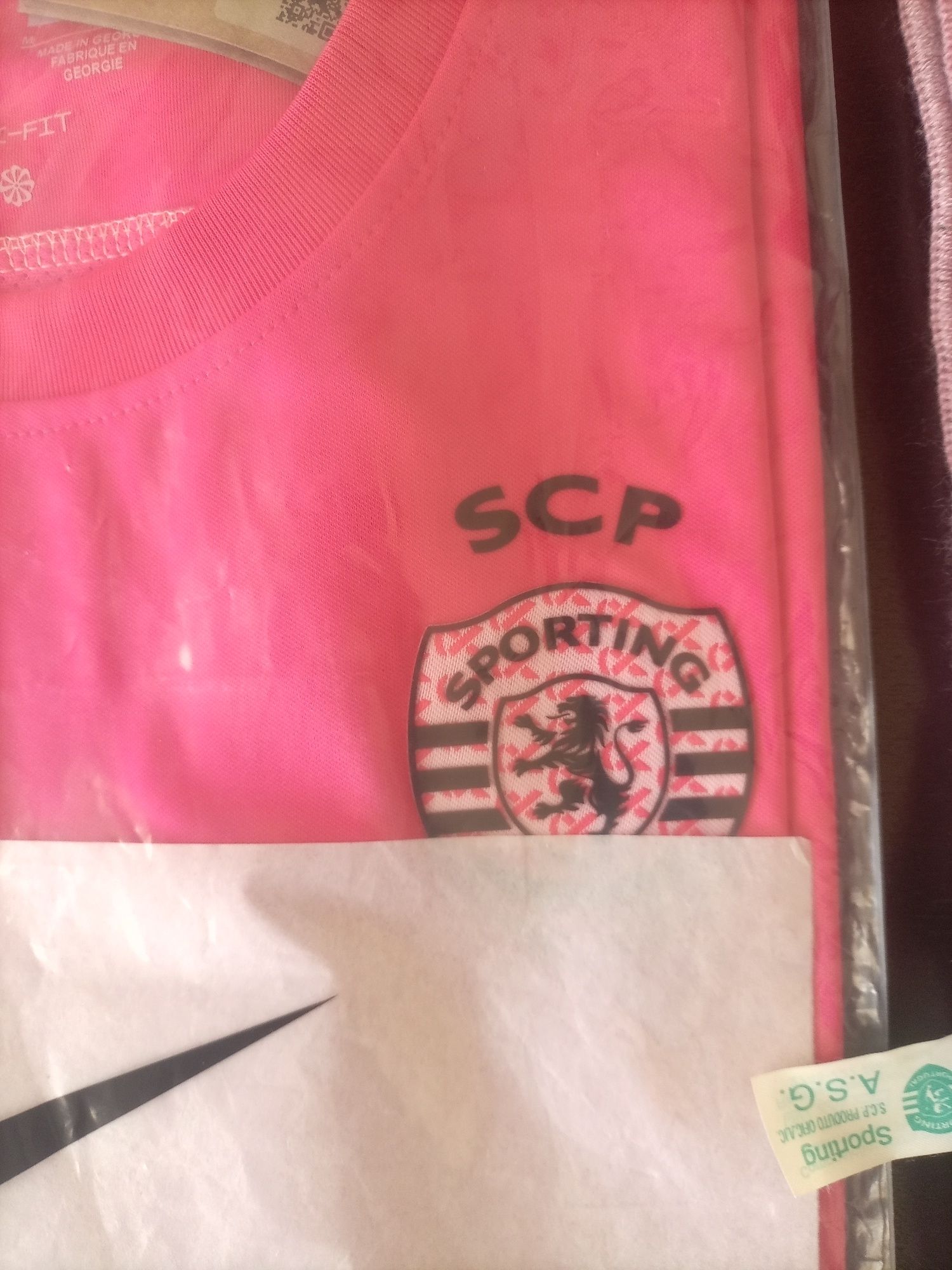 Conjunto Camisola Sporting 24/25 e Cachecol Rosa