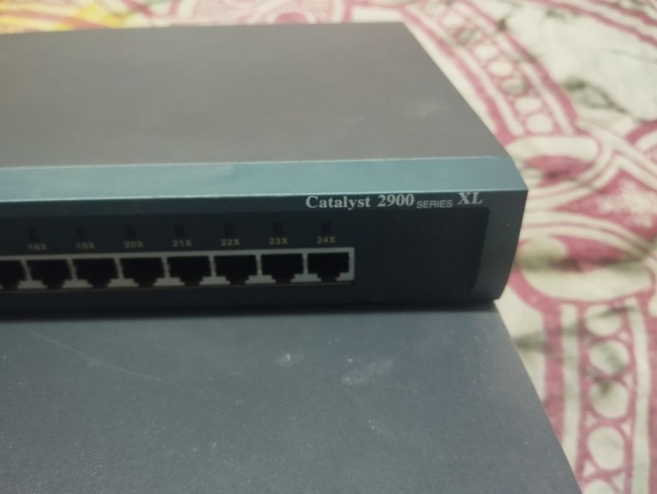 Lote de material Cisco e outro lote