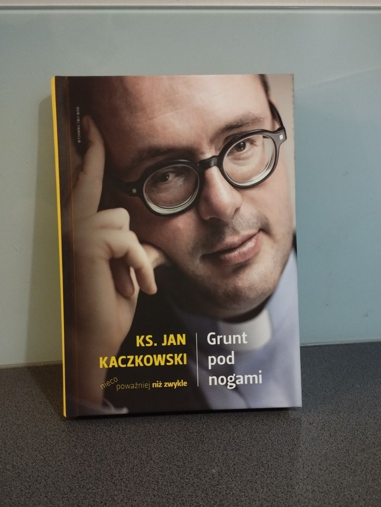 książka ks. Kaczkowskiego "Grunt pod nogami" ,twarda okładka