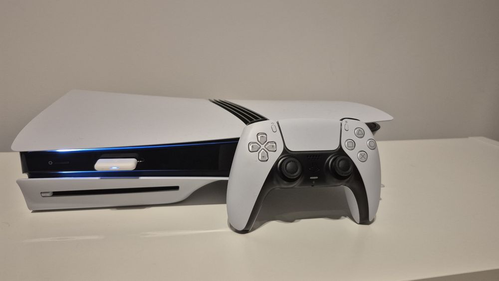 Konsola Playstation 5 Pro + Napęd