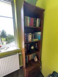 Wysoka półka na książki