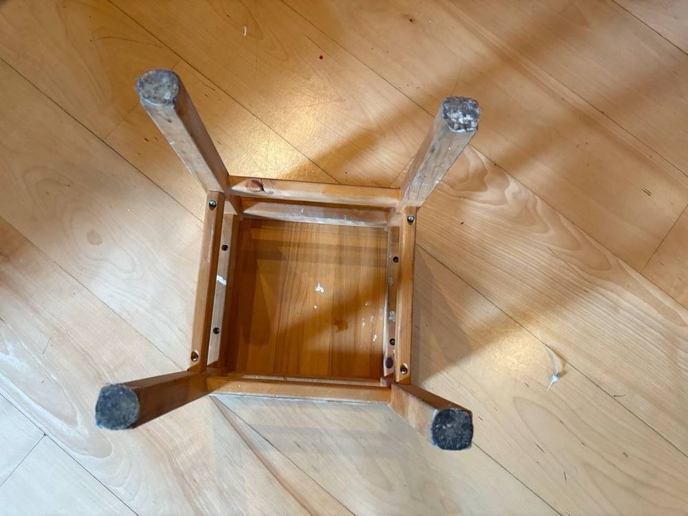 Drewniany taboret