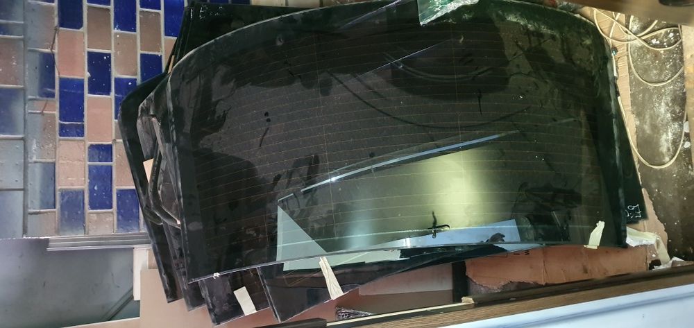 Скло БМВ Е53 Е60 Е65 Е66 Е70 Е71 Ф01 Ф02 Ф10 Ф30 Скло на BMW