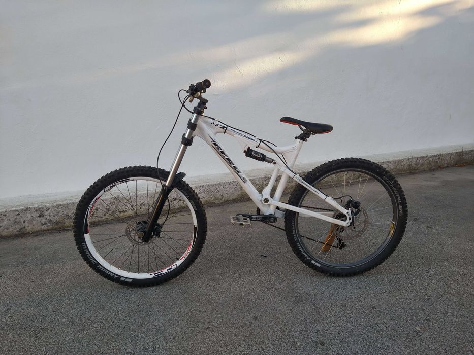 Bicicleta Downhill Berg Trailrock 5.5X