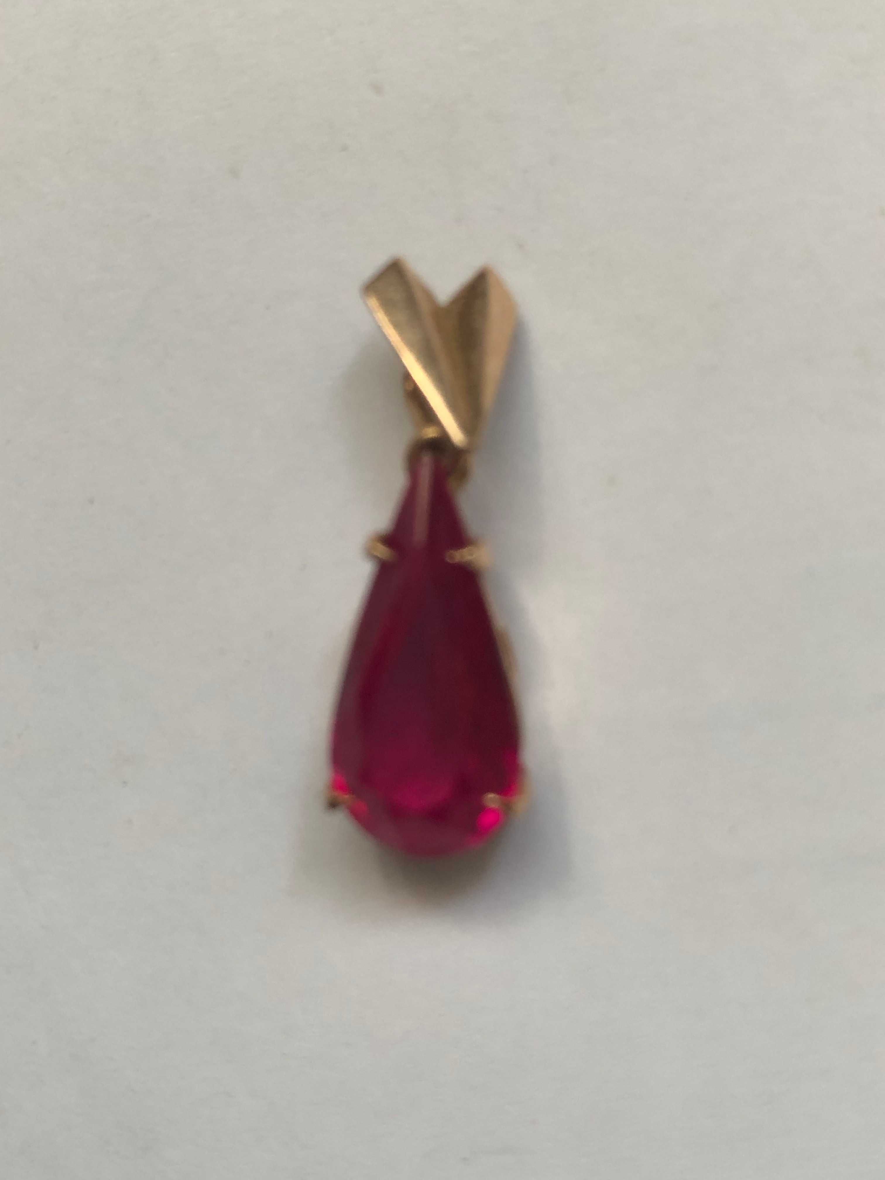 Золотой Кулон с камнем СССР 583пр. вес 1,8гр.