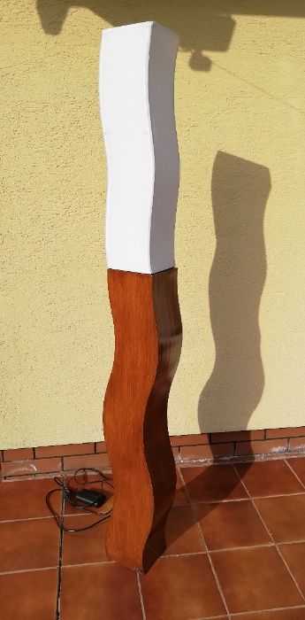 lampa podłogowa ciekawa prezent wino kielich oświetlenie lampka