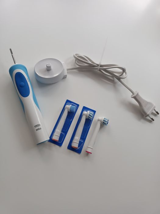 Szczoteczka Oral-B Braun + 3 szt nowych końcówek