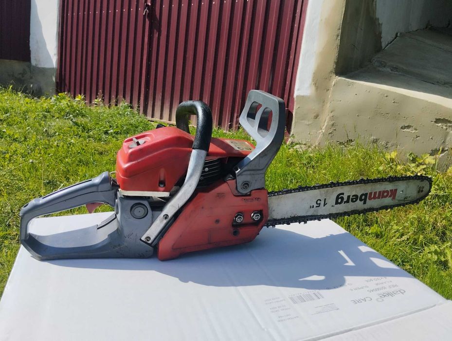Бензопила в хорошому стані