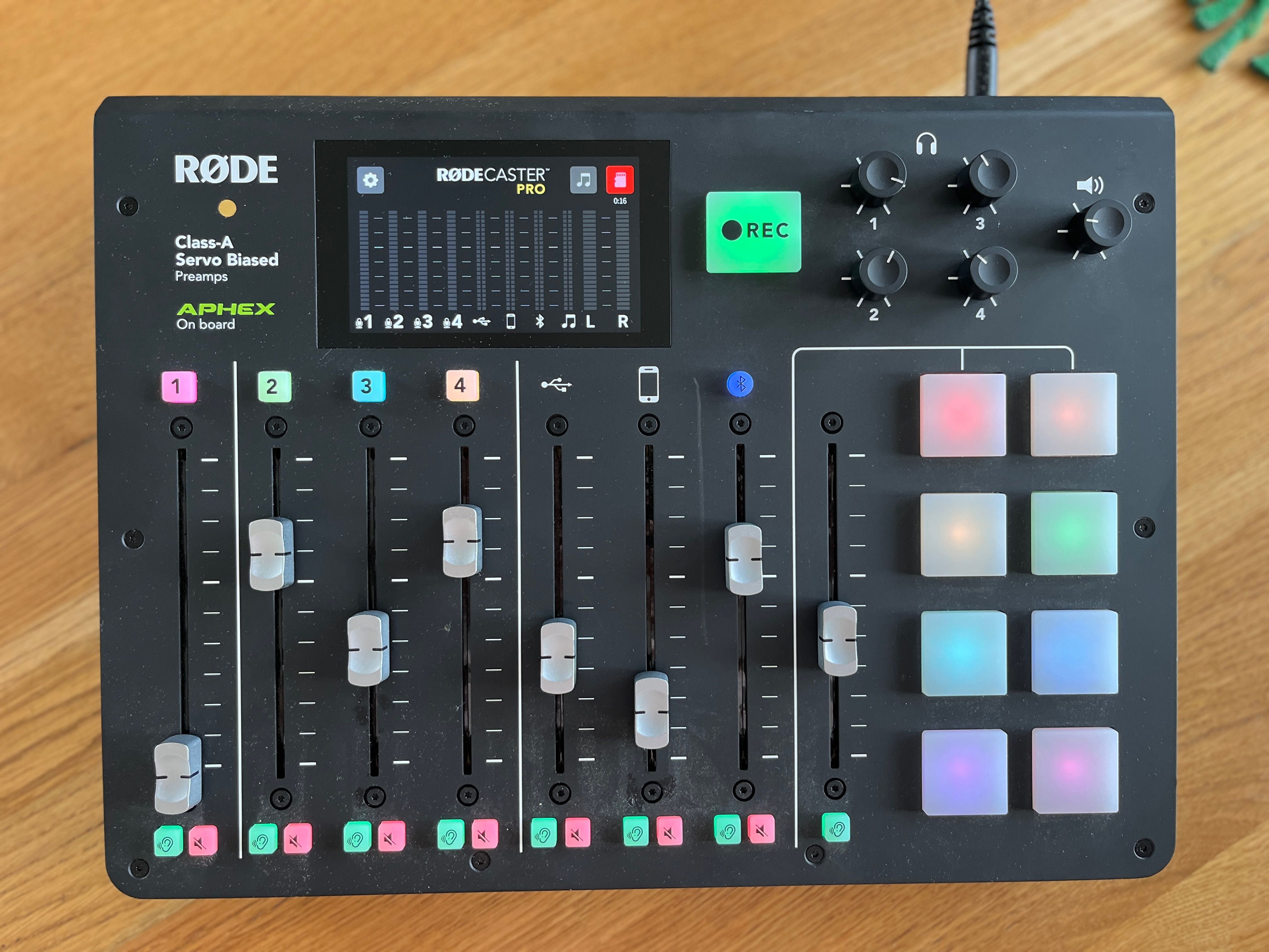 RODE RODECASTER PRO - Konsola do produkcji podcastów.