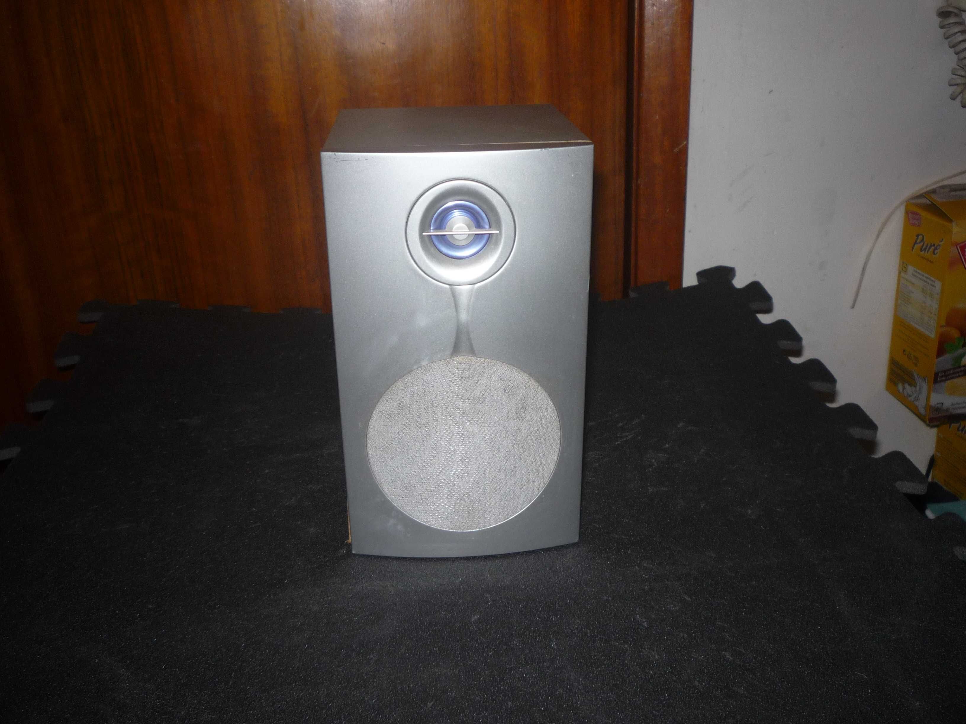 Quatro colunas 8 Ohm: 1 euro