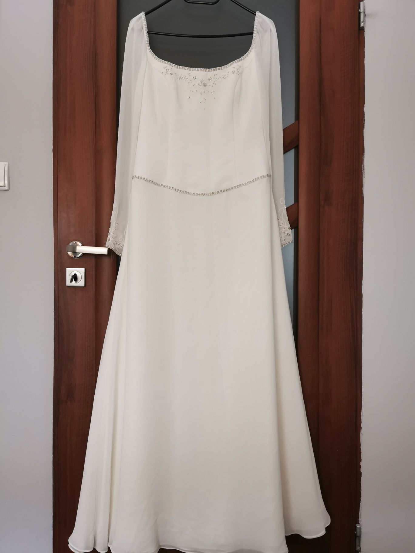 Długa suknia ślubna
