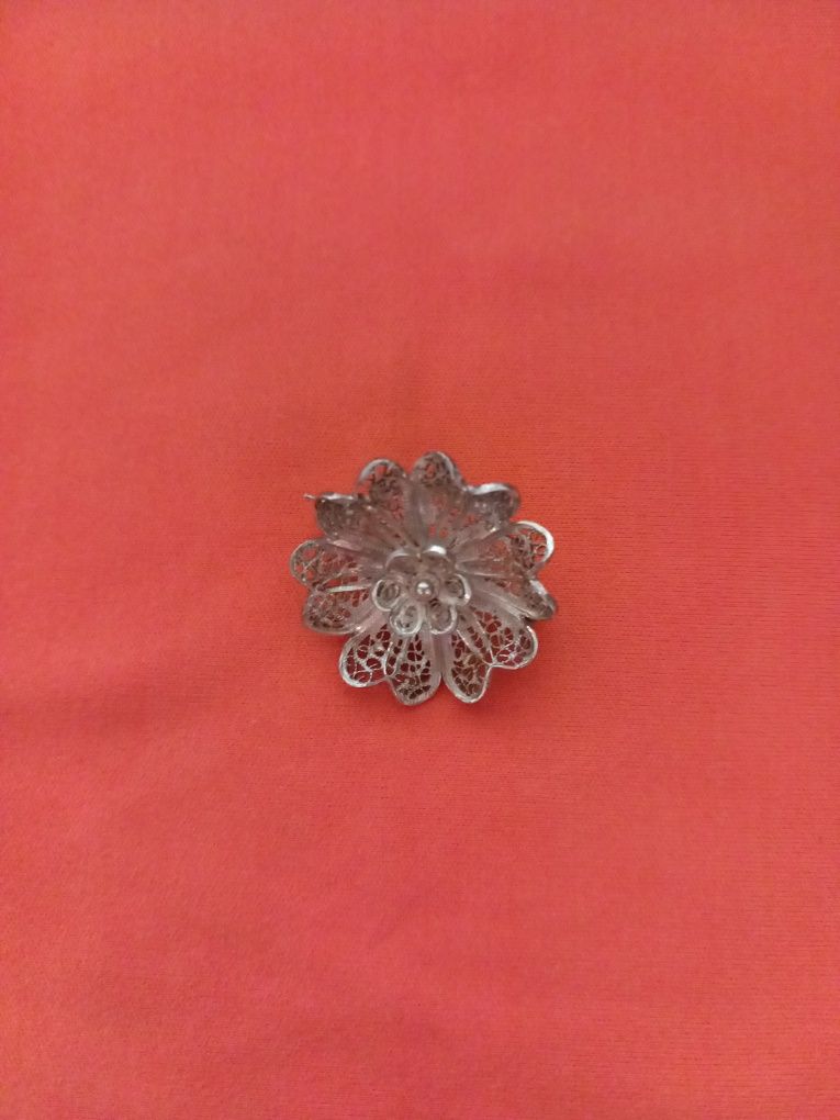 Broche em filigrana de prata