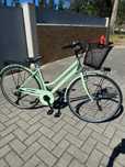 Bicicleta citadina com cesto