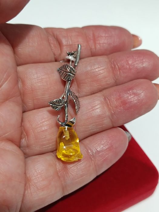 Srebrna broszka liście i róża z cytrynowego bursztynu, srebro 925