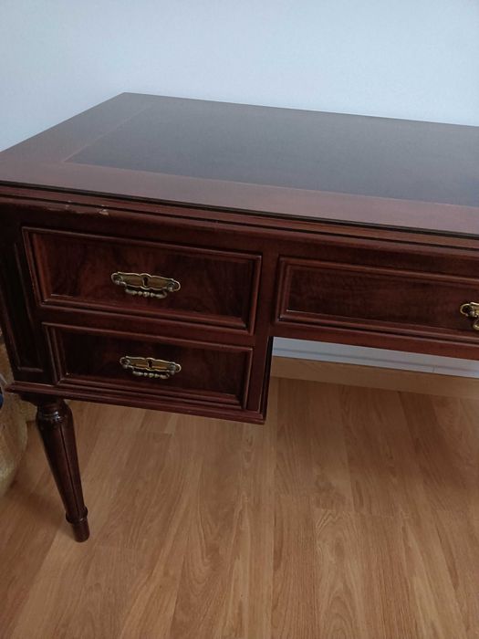 Secretária elegante e profissional