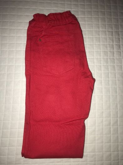 Calças de ganga vermelhas da Zara