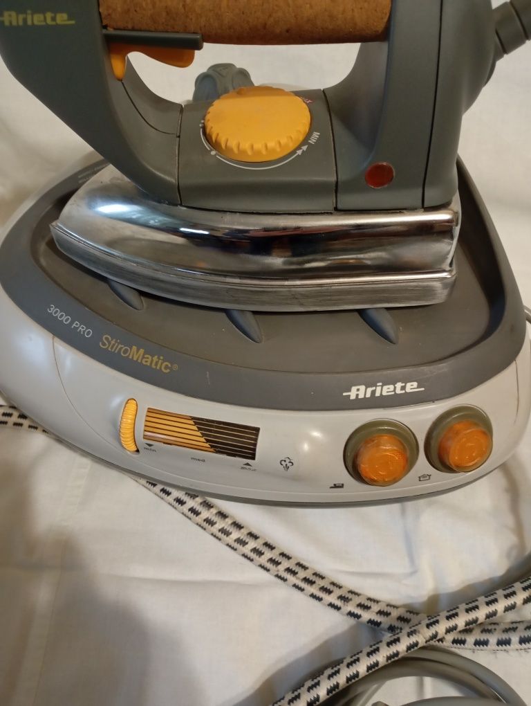 Праска утюг з парогенератором Ariete 3000