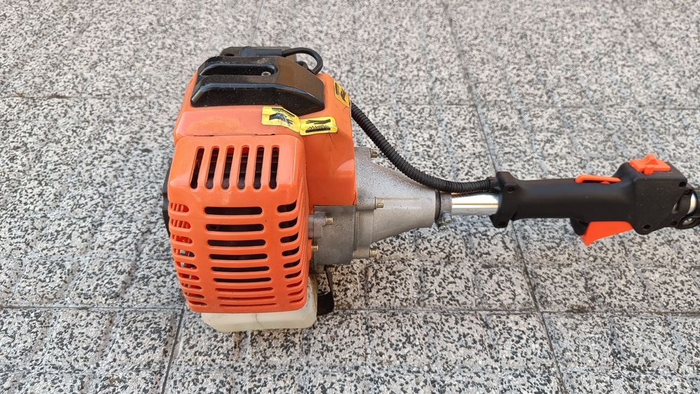 Roçadeira de relva a gasolina - BÜCHER KRAFT.