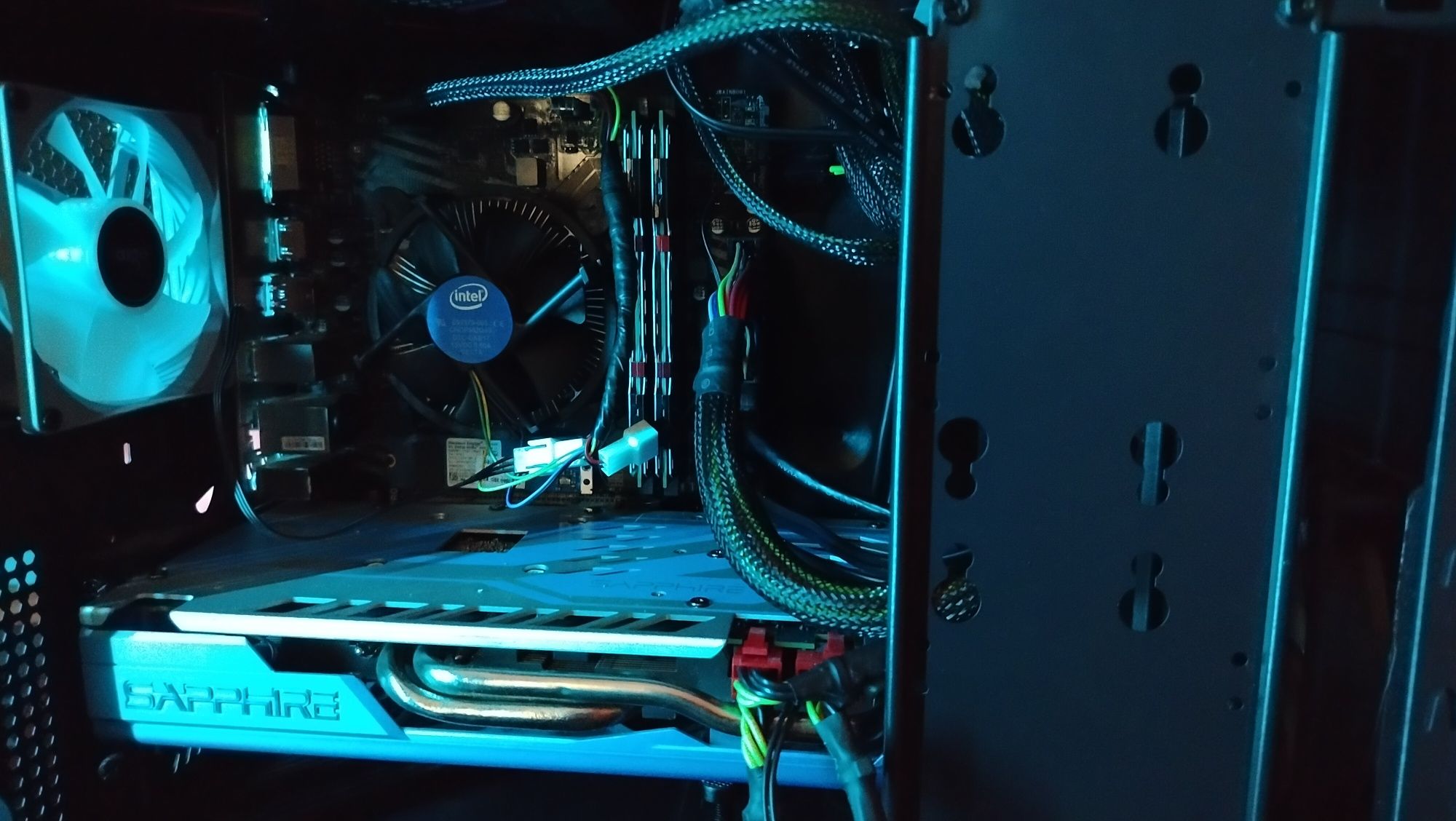 Komputer gamingowy Intel core i3 16gb rx 580 8gb