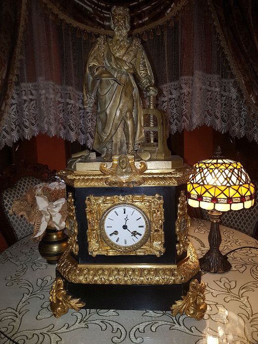 Francuski zegar kominkowy, stojący z figurą J.GUTENBERGA -Brąz 78 cm